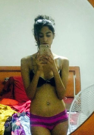 Naked young Muslim teen hot selfie